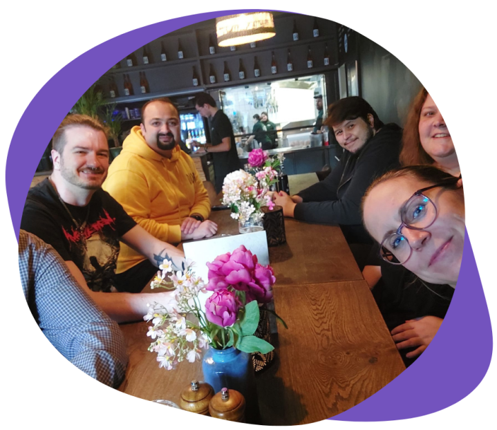 Das Team bei der StÀrkung nach dem Team-Event.