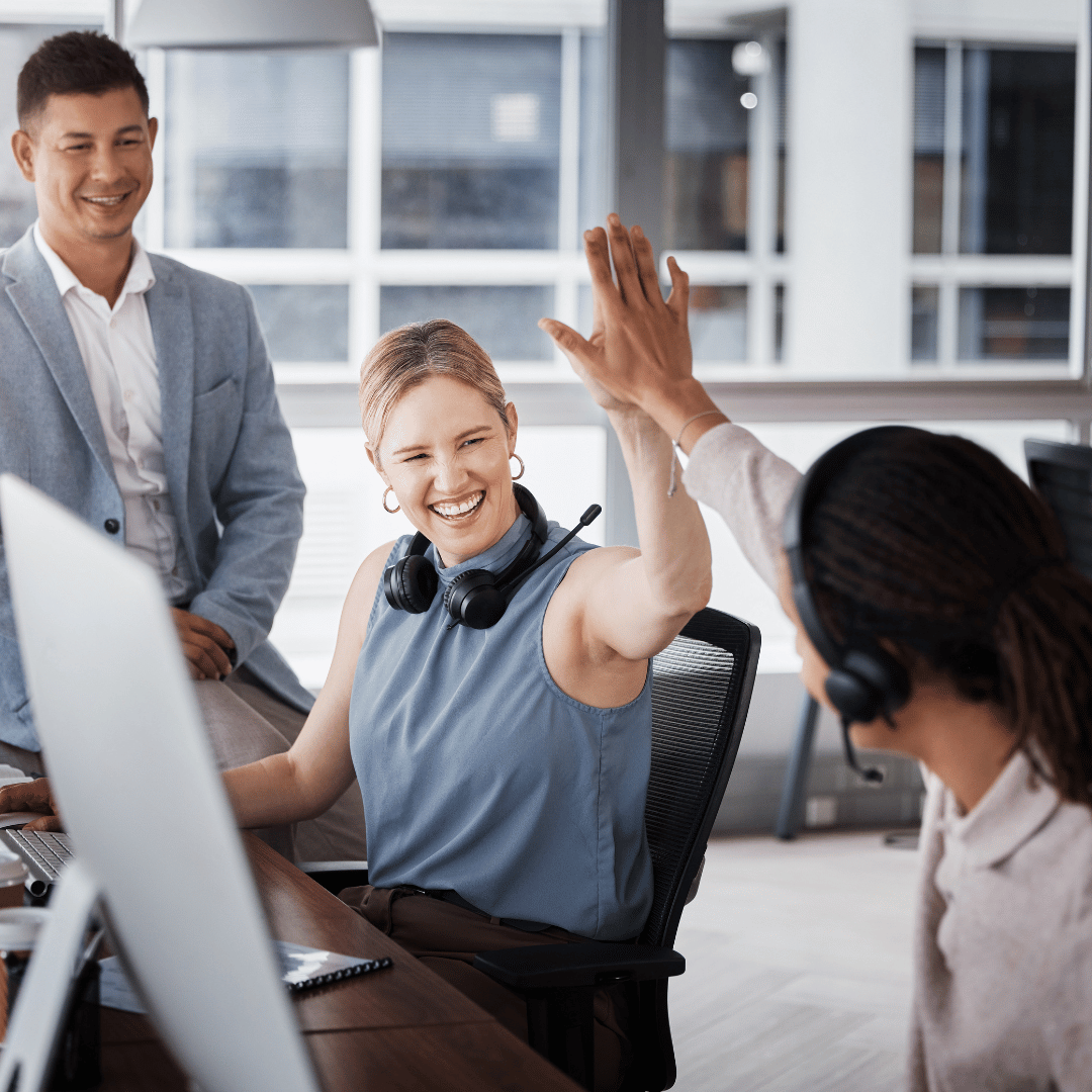 IT-Mitarbeiter mit Blick auf ein geöffnetes Ticketsystem - strukturierter IT-Support bei der CSG